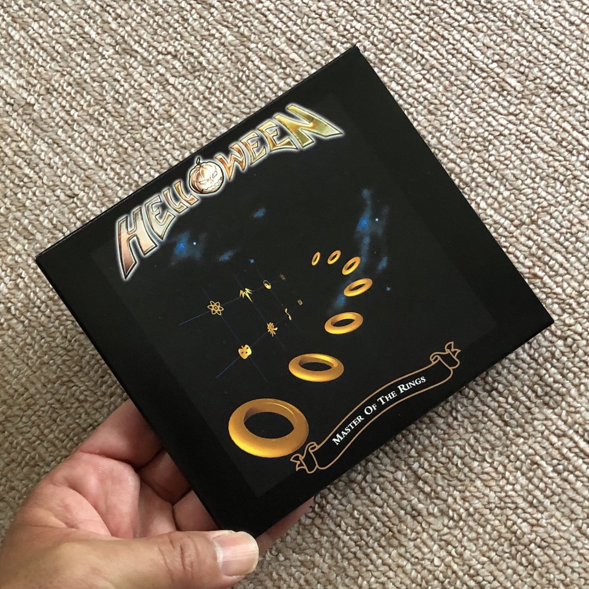 Edbecker On Twitter 本日8月18日はハロウィンのシンガー アンディ デリスの誕生日 1964年生まれで 55歳 Master Of The Rings を聴きながら祝っております Sole Survivor Perfect Gentleman を気に入ってます Helloween ハロウィン Andideris