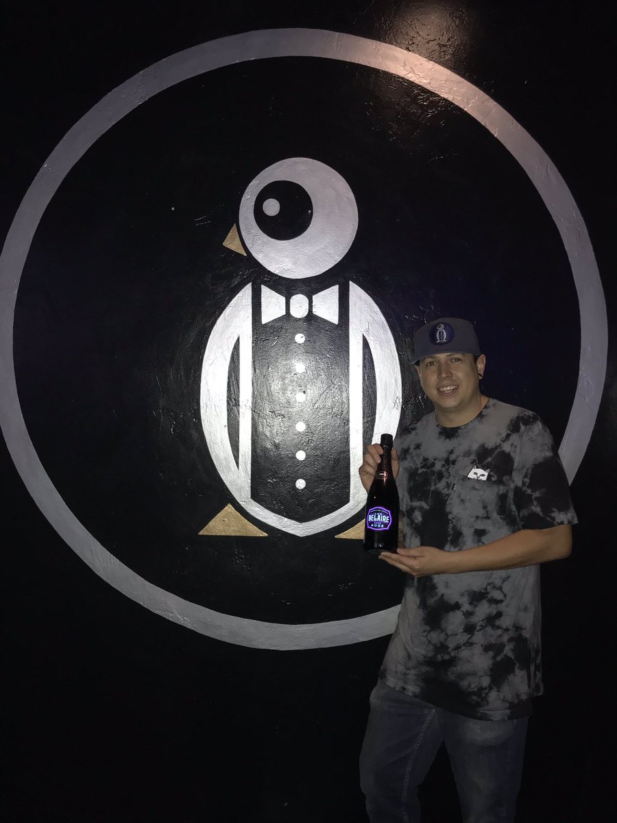 PinchiRey's tweet photo. Lo mejor #lucbelair #rarerose #thegentlepenguin #TGP #thirdave #chulavista #loungelife https://t.co/uZHKLvSg6M