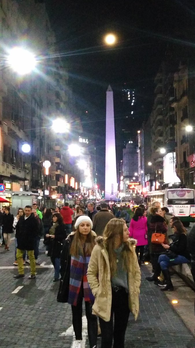 LorenaP12106475's tweet photo. Hermoso Buenos Aires!!!! Lleno de gente!!! Me encanta😁😁 https://t.co/QC6pa83R1V