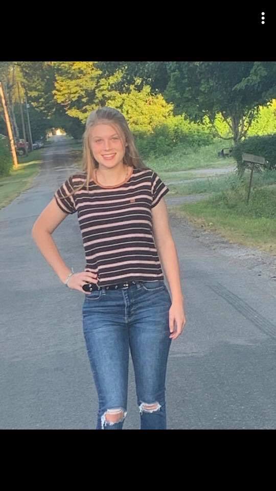 sammybennett93's tweet photo. Excuse me while I cry because my baby sister is now a freshman and I just can’t deal ❤️❤️ https://t.co/XZIQE7kkLo