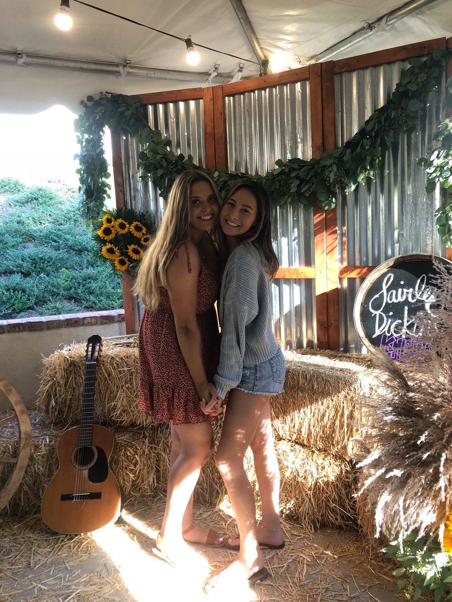 _haleymoran's tweet photo. bye-bye bestie #NJbound https://t.co/IvPI7lLfva