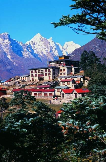 #TengbocheMonastery is one of the most famous monasteries of #Nepal, probably because of its unrivalled backdrop of Mount Ama Dablam. It is the leading Buddhist centre in the #Khumbu with a residing Rinpoche who blesses pilgrims, mountaineers and travellers to the area.