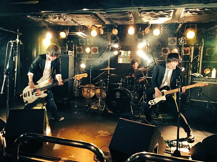 rarirurerockin's tweet photo. 夏満喫されてるでしょうか🍉

来月のお���らせです！
☞9/4水@両国 de 3マン
THE SUN60℃のみんなに呼んでいただきました！

10月は昨日発表されたやーつ😎！

11月＆12月も「！」な、お知らせできると思います◎笑

お楽しみに！！！
よろしくお願いしますー🙋‍♂️🌈

#両国sunrize
#sevendaysweekend https://t.co/YSnQgxy3w7