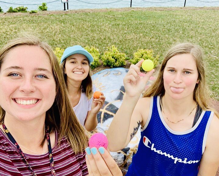 carthage_wgolf's tweet photo. Congratulations to our Scavenger Hunt winners! Katie W, Sarah S, and Sami P! You ladies rock!! Not only did we scavenger hunt, but also enjoyed a family meal on the patio with pizza! Yum!  #teambonding #Redstateofmind #Carthage #Golf #WhyD3 https://t.co/1ZwMuQi64a