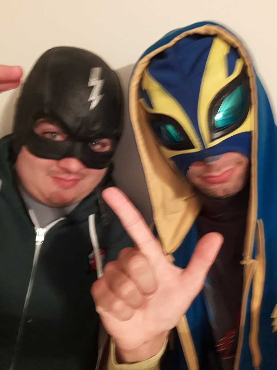 LightningleeR's tweet photo. Brothers hanging out tonight #RLSH #LightningLee #Ubershock https://t.co/DbqaAmbtdu