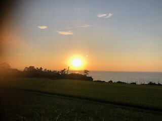 nobaseokinawa's tweet photo. 京丹後市宇川
穴文殊さん定期報告さいご

天���に恵まれて夕日がきれいでした

軍事基地がなければ
より…過疎化が急速に進む中

「わたしらが年老いておらんくなってもここに通ってよ」という言葉をむねに刻んでお参りをつづけます。

いつも読んでくださってありがとうございます https://t.co/FLOI84f8Ph