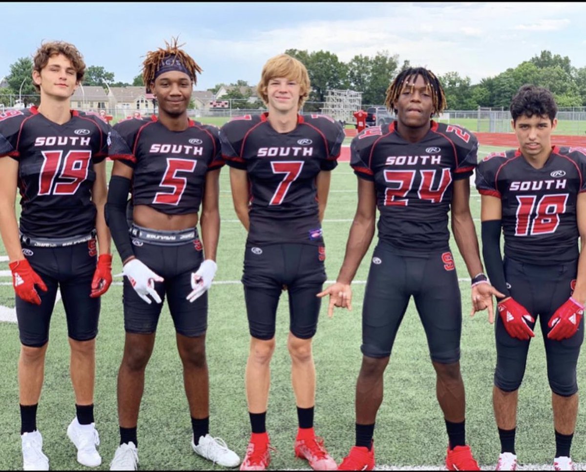 TonyEdmonds1906's tweet photo. I wanted to thank the students that participated in #2019FZSFNLs last Friday Night for the kickoff! Thank you @FZSFootball #SetUpCREW @FZSCheer @FZSVDT @JrBulldogsFB @FZSFTBALLCLUB and the boys that competed in the Skills Challenge & Obstacle Course after football practice! https://t.co/0zH3Y4wU2N