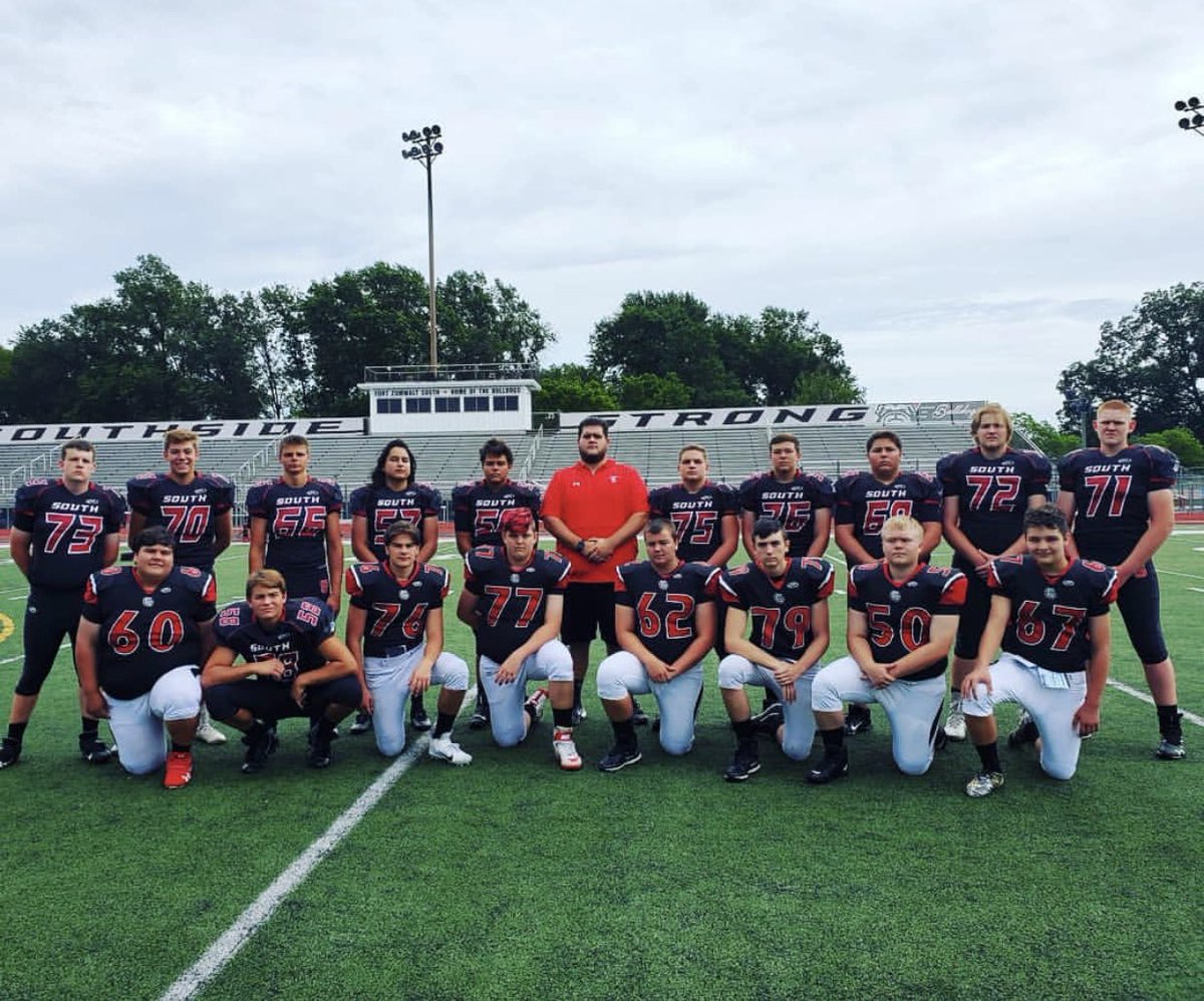 TonyEdmonds1906's tweet photo. I wanted to thank the students that participated in #2019FZSFNLs last Friday Night for the kickoff! Thank you @FZSFootball #SetUpCREW @FZSCheer @FZSVDT @JrBulldogsFB @FZSFTBALLCLUB and the boys that competed in the Skills Challenge & Obstacle Course after football practice! https://t.co/0zH3Y4wU2N