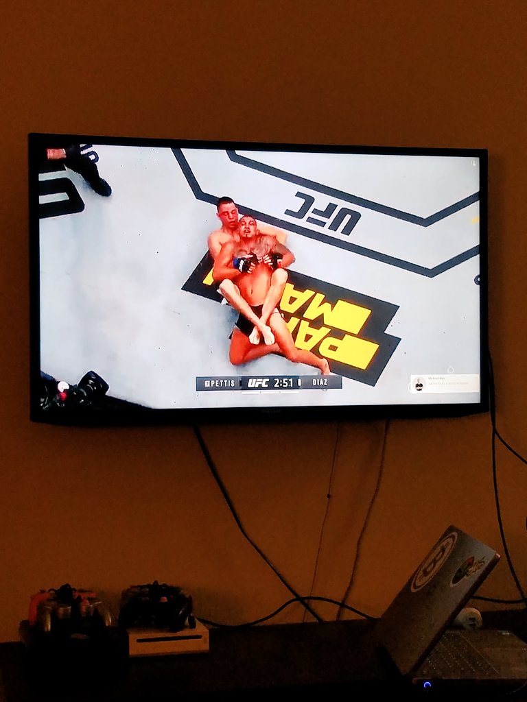 Bagsy's tweet photo. GG?

#UFC241live https://t.co/dmJtKRh8Fj