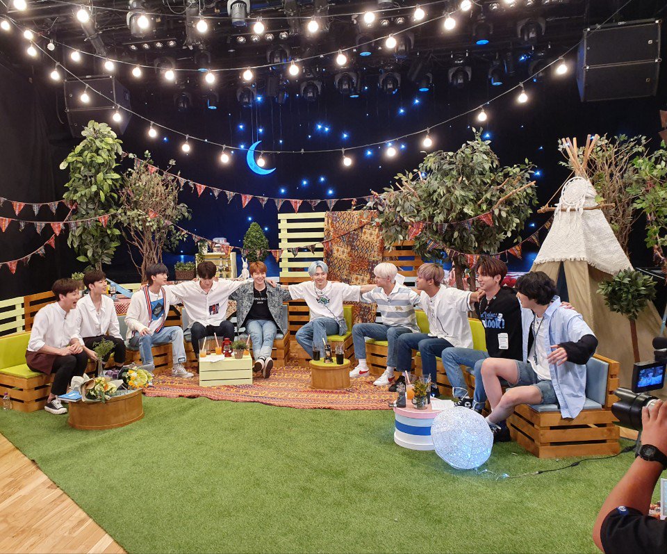 #아이돌다방 1회 방송 안내

오늘 오후 6시 #올레tv모바일
오늘 밤 11시 40분 #라이프타임
#펜타곤 과 함께한
아이돌다방 1회가 방송됩니다 ☕💕
놓치지 말고 꼭 본방사수 하세요 🧡

#앤디 #유선호 #선호즈