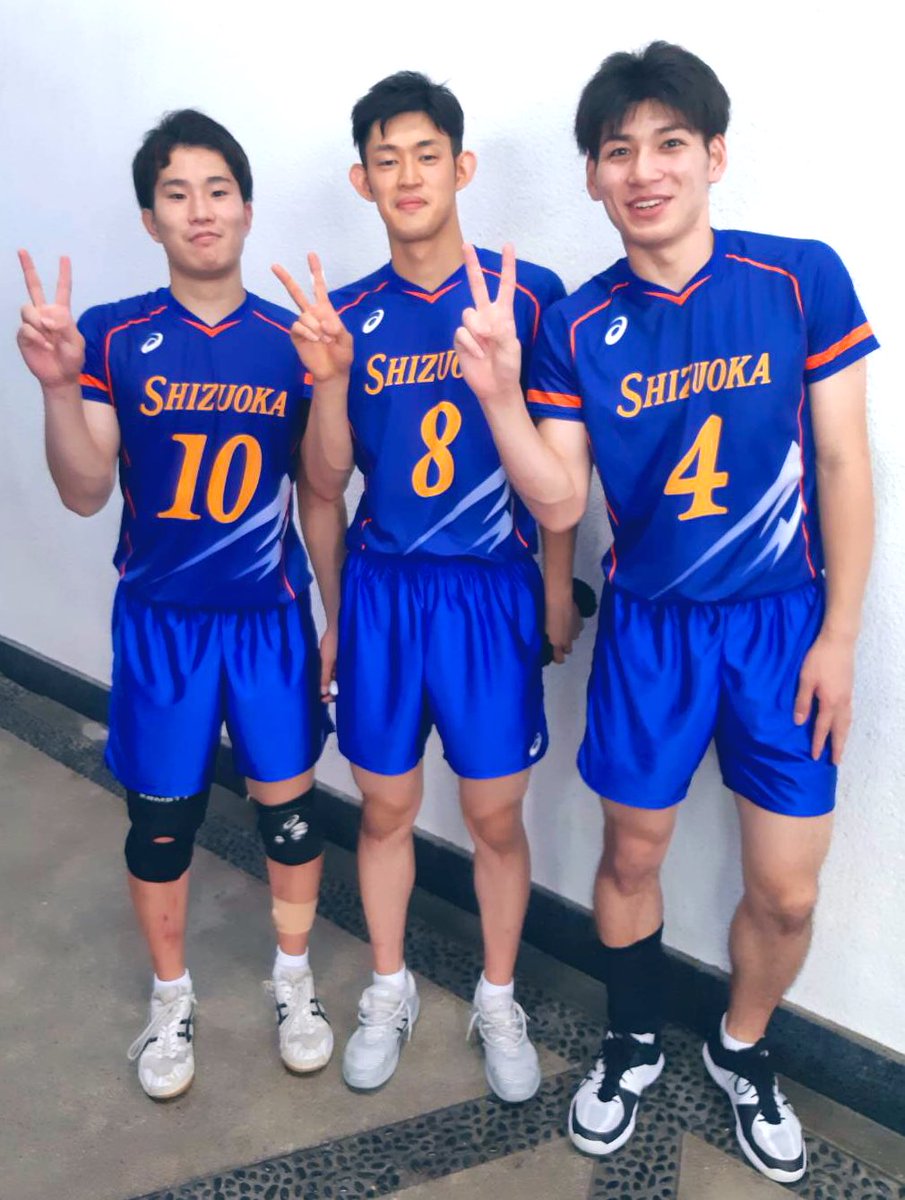 TORAY_ArrowsMEN's tweet photo. 写真追加

4枚目は
浜松商業高校出身の3人👍
酒井選手が一番お兄ちゃん💦

#東レアローズ
#チーム静岡
#国体成年男子
#優勝🏆 https://t.co/ywqNmbB4nB