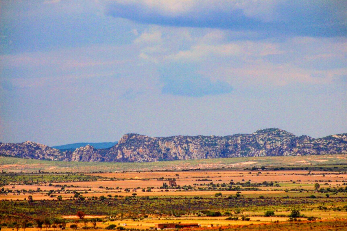 luisren28479352's tweet photo. @CRTAdentro paisaje en el corazón del @CRTAdentro en #sanfelipetorresmochas y al fondo lo que algún día fue portezuelo https://t.co/KI7JUQF2R5