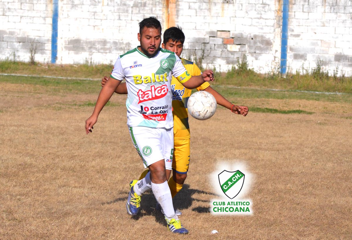 AtlChicoana's tweet photo. Por la penúltima fecha, el Blanco recibe hoy a Atlético Cerrillos. El conjunto dirigido por Miguel "Maravilla"  Rodríguez está obligado a ganar para entrar en zona de clasificación. ¡Vamos Chicoana...a dejar todo por estos colores! 💪⚽️🇳🇬 https://t.co/inpEikOWdn