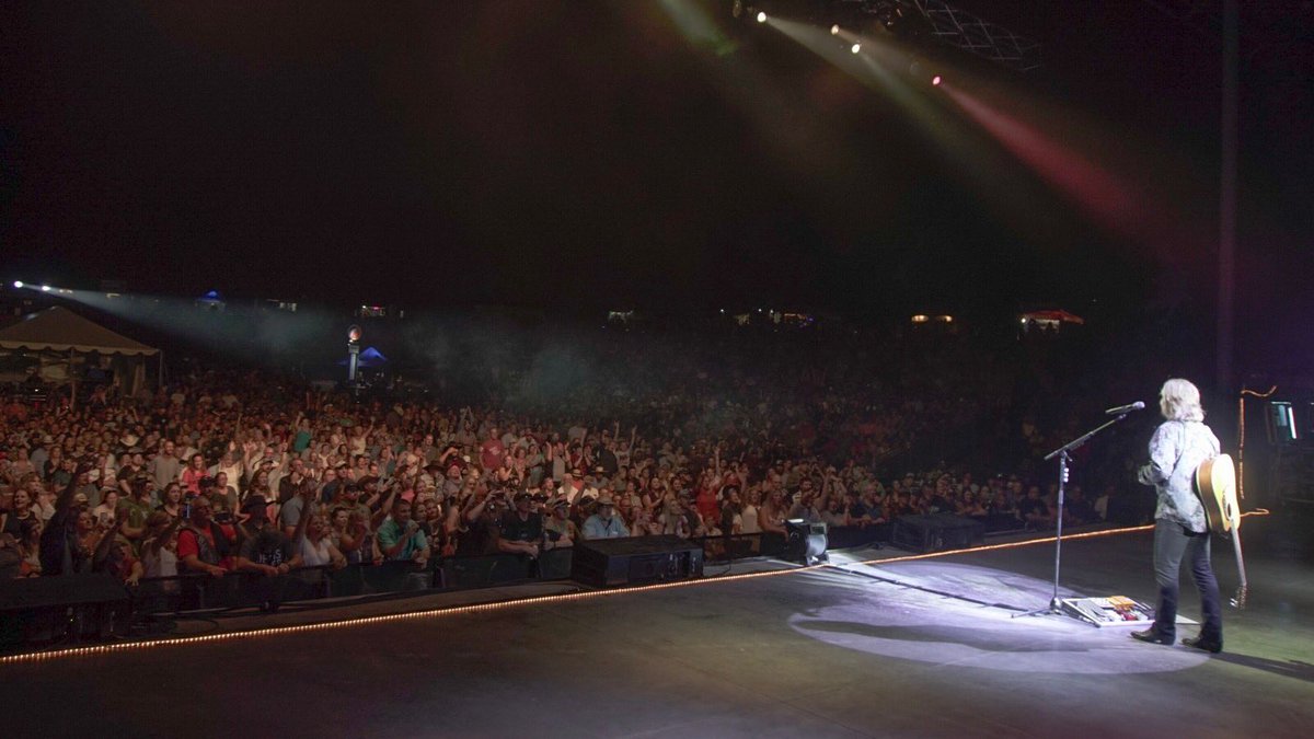 TravisTritt's tweet photo. What a night! @loveandtheft, @CharlieDaniels Band and I had a tremendous crowd @fordidahocenter tonight! Thank you Nampa, Idaho for all your tremendous hospitality! 🤘🏼 https://t.co/6hM9JFTOUZ