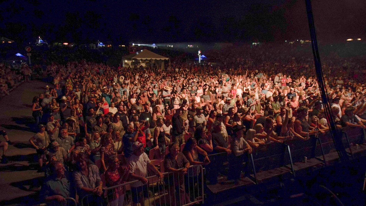 TravisTritt's tweet photo. What a night! @loveandtheft, @CharlieDaniels Band and I had a tremendous crowd @fordidahocenter tonight! Thank you Nampa, Idaho for all your tremendous hospitality! 🤘🏼 https://t.co/6hM9JFTOUZ