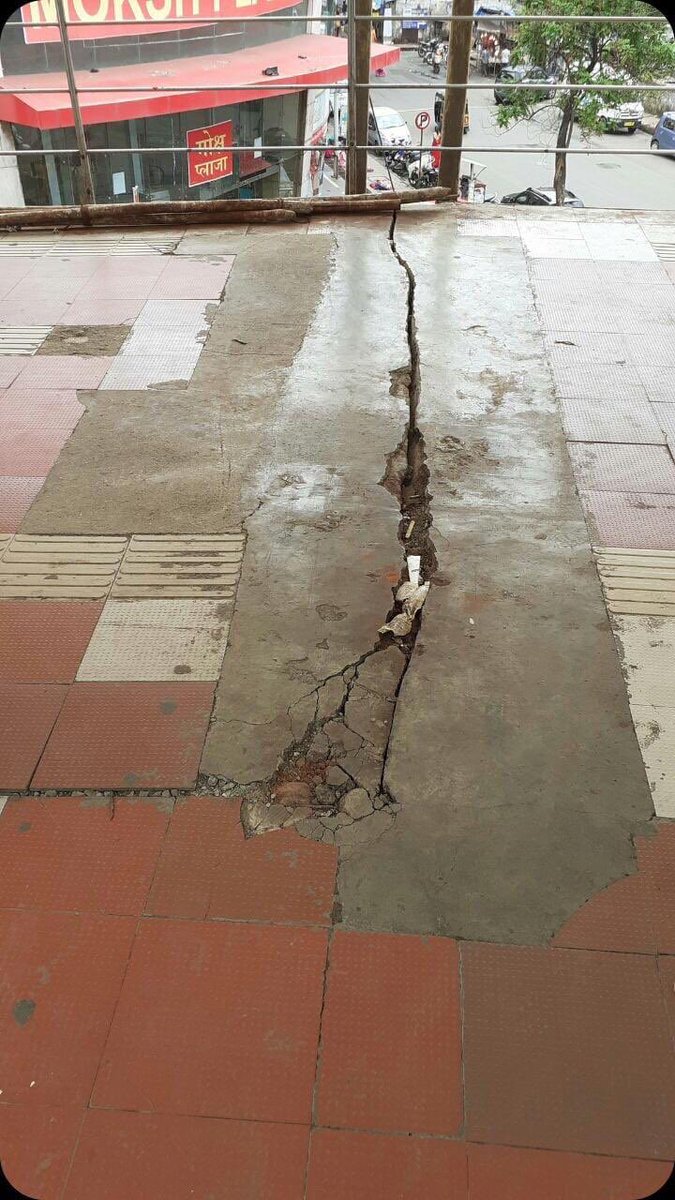 kuldeep malviya (@kuldeepmalviya) on Twitter photo धोकादायक स्कायवॉक बोरिवली पश्चिमेस असणारा स्कायवॉक हा मोक्ष प्लाझा येथे हा स्कायवॉक तुटायला आला आहे. Pls take necessary Action Sir <a href="/iGopalShetty/">Gopal Shetty</a> धोकादायक स्कायवॉक बोरिवली पश्चिमेस असणारा स्कायवॉक हा मोक्ष प्लाझा येथे हा स्कायवॉक तुटायला आला आहे. Pls take necessary Action Sir <a href="/iGopalShetty/">Gopal Shetty</a>