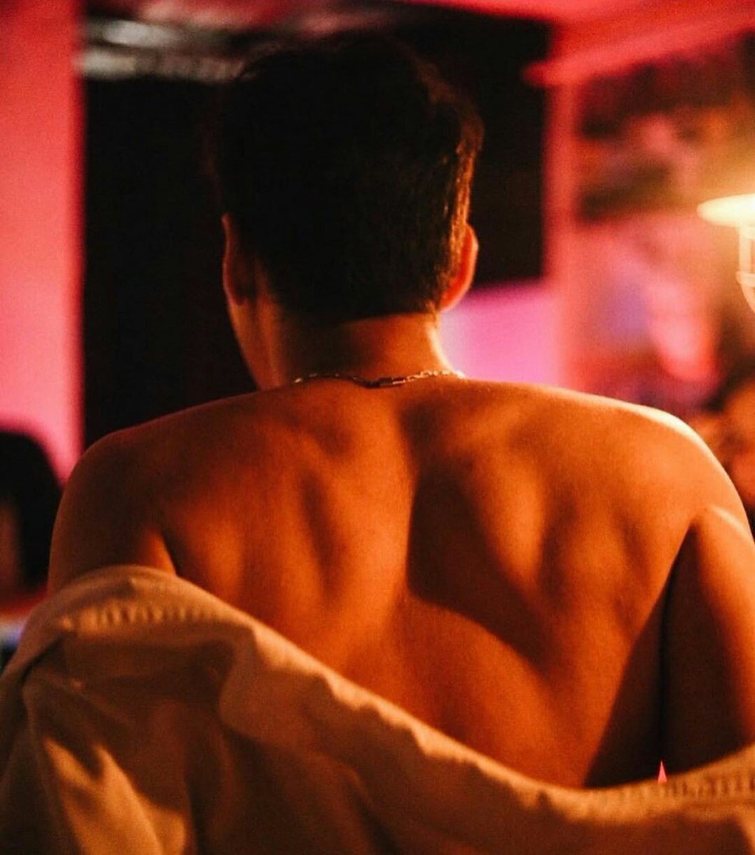 the_flintstone's tweet photo. sayın @edisgorgulu nün bi insanın sırtına bile nasıl düşülür adlı çalışması. Geçmiş olsun kalkışı yok bu düşüşün. https://t.co/Q4Pc40Hf7S