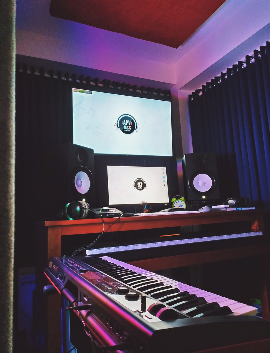 iamAdarshPV's tweet image. If you ask me to show the heaven in this world, I will show you this😋❤️
#apvmusicstation #musicproductionstudio 
#audiogearz #musicproducers #musicproduction #producerlife #producerlifestyle #studioporn #homestudio #studiosetup   #recordingstudio #composer #uad #proaudio #beats