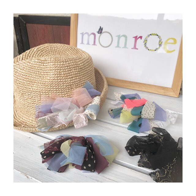 monroe41015's tweet photo. 小倉競馬 UMAJOスポットでシュシュオーダー会してます。

今日と、9/1も開催✨
好きなカラーの生地を選んでいただくとその場で世界にひとつのオリジナルシュシュをお作りします。

勝負服カラーやラッキーカラーでもどつぞ！ https://t.co/WNjQIldomQ