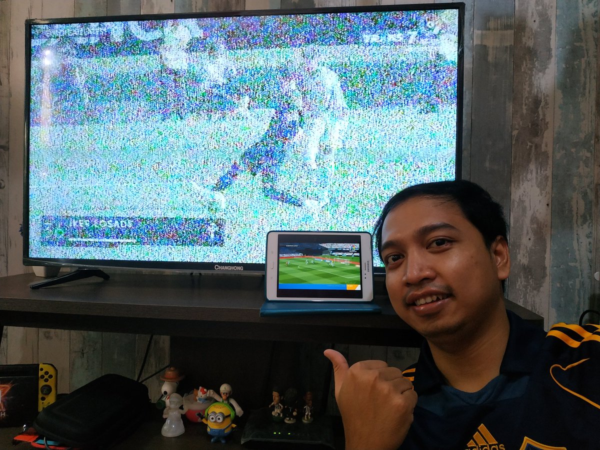 titohardika's tweet photo. @onestopfootball TV kabel lg pamit, pake antena blurr, streaming pun jadi 😃 @onestopfootball #comeback #yuknontononestopfootball  #nontonosfdapethadiah https://t.co/a4zYLeKPmJ