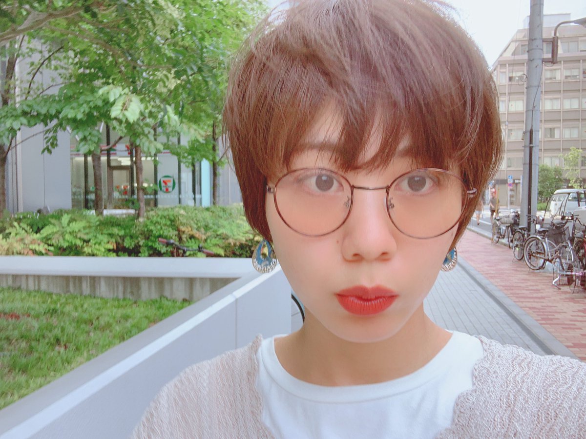 satomincle_753's tweet photo. 髪切ってきたー♪
暗くしようと思ったんだけど、そんな暗くならずww
でも、良い色でとても気に入っている♪
偶然できる色っていいよね〜( ̄∇ ̄)
そして、上野にこやついたんだが。
なんだ?笑
#bsun https://t.co/SGuCRdVUvT