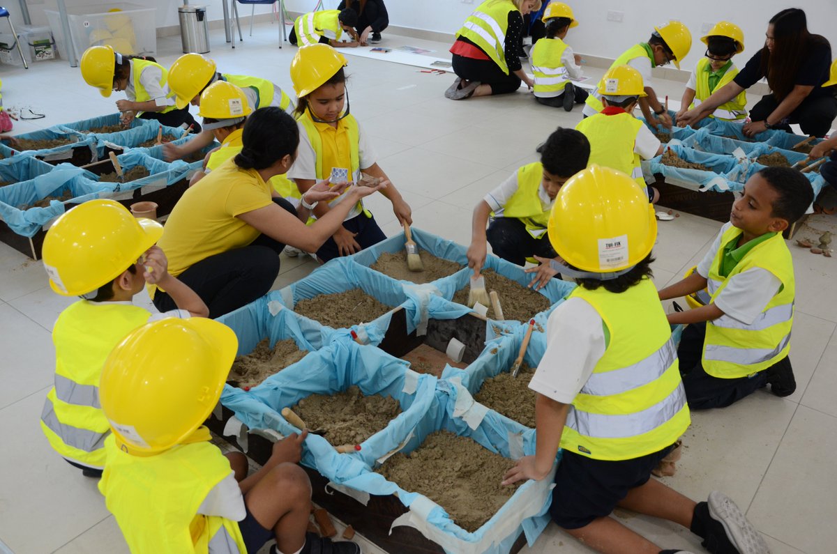 Exploring an ancient UAE souk to discover the trade secrets of the past! An in-school immersive experience #MeerasMarketplace #LifeboxUAE #Lifebox #abudhabi