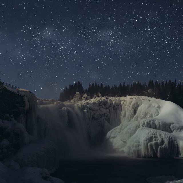 TheLocalSweden's tweet photo. New Instagram post - Tännforsen waterfall, frozen at night. This is one of my favourite places, the power of the nature.
.
.
.
.
.
#MySweden #TheLocalSweden #åre #älskaåre #jämtland https://t.co/l0HMgVDPmg https://t.co/JJFmwdKymp