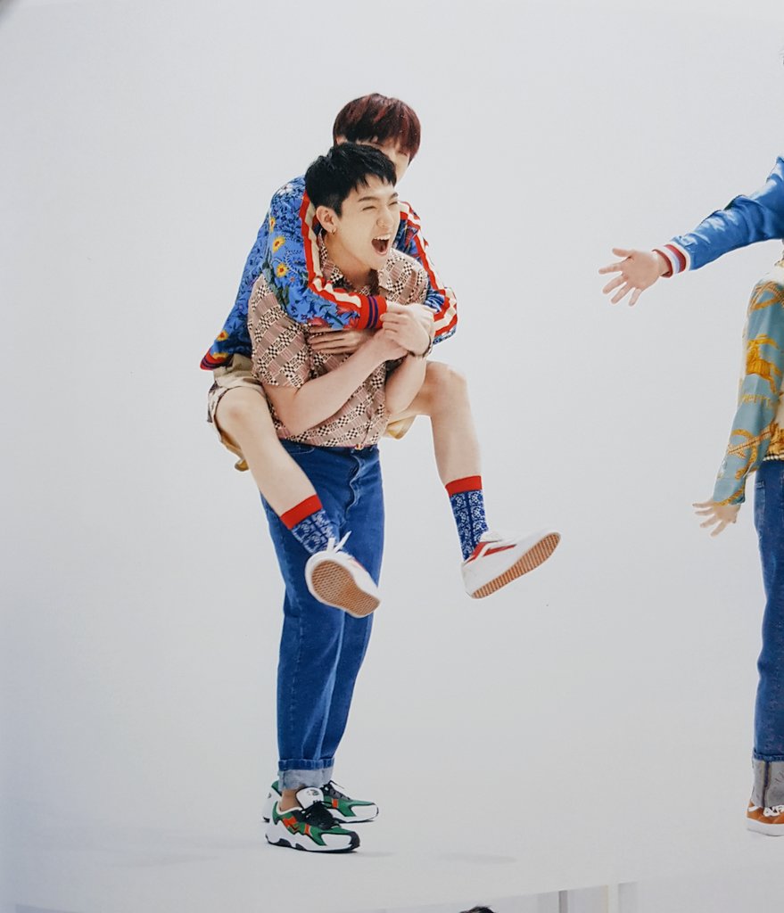 pjhsjp's tweet photo. 포토북 어부바 쩨방이
#DAY6 #성진 #jae #제형 https://t.co/KoCt406lQR