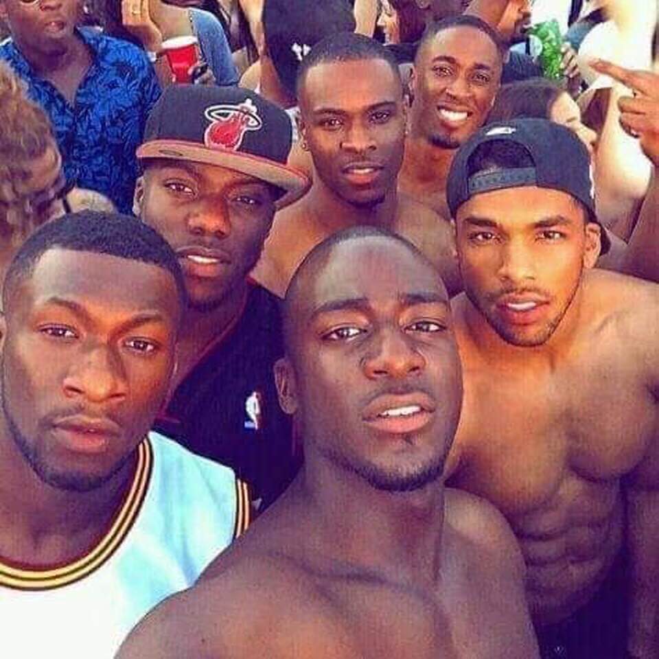 Massimi84077314's tweet photo. I bambini sono in salvo a Lampedusa meno male 🤔 https://t.co/Z1wvC1XC6M