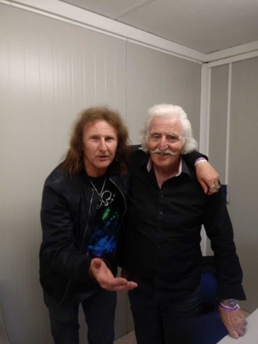 SeventhSon777's tweet photo. Bri with Leo Lyons, original bass player with Ten Years After (Alvin Lee etc) who played at Woodstock alongside Hendrix etc 50 years ago...mind boggling....now with a band called Hundred Seventy Split!
#BriWithTheStars https://t.co/KegFjC2Oc8