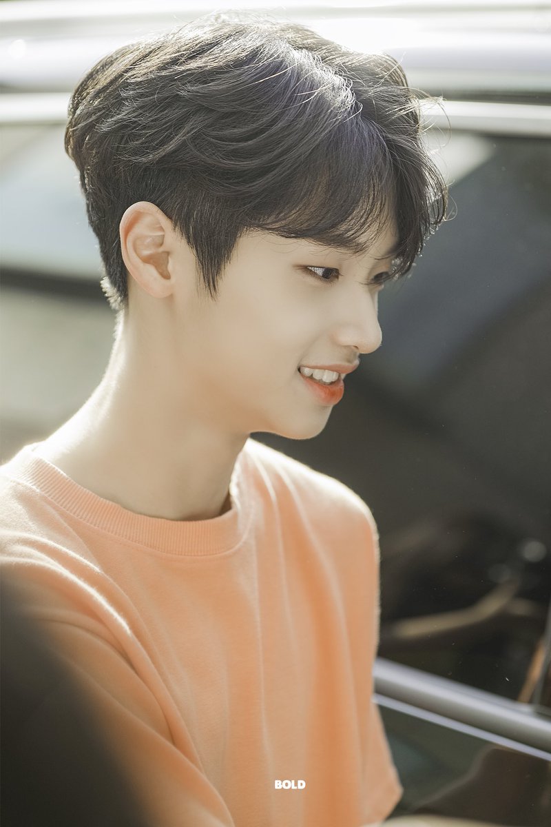 BOLD_0909's tweet photo. 190704

어우 저 오늘 썬구리 끼고 보정했어요 동표 미모 때문에 너무 눈부셔서😎

#SonDongpyo #손동표  #ドンピョ
#X1 #엑스원 https://t.co/sSHARQJLrr
