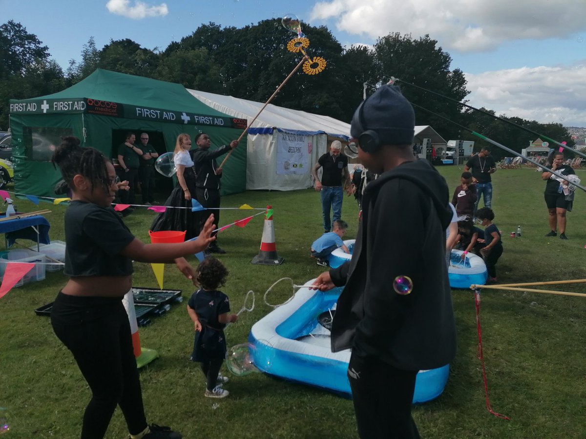 Mis_TAught's tweet photo. Thanks @sheffcarnival for making the day accessible for Autistic families. Having 6 people paint faces for the parade meant we only had to wait in line a short time, which lowered our stress/anxiety levels. The bubbles were a fantastic sensory delight for Autistic kids too https://t.co/Q9781HoXaE