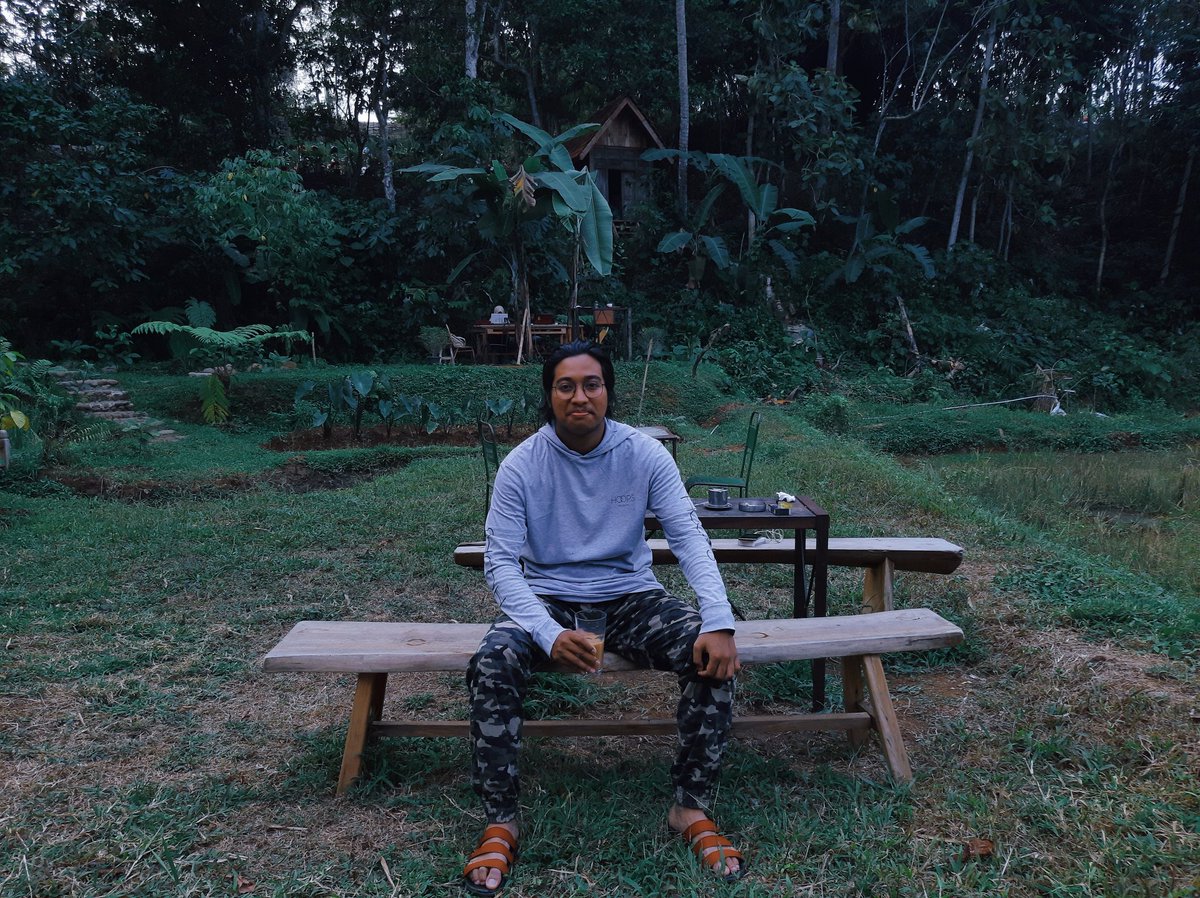 Rumah Kopi Ranin.
Tempat ngopi minggu sore yg asik &amp; ga bising. Cuma ada suara jangkrik, burung, &amp; sungai.