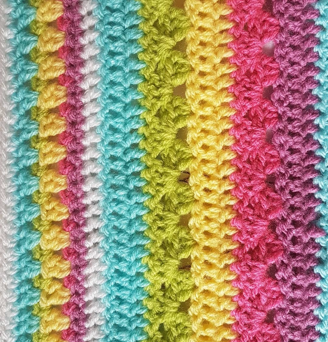 FluffyKnittens's tweet photo. Here it is! Our finishes #rainbow blanket - perfect comforter for a toddler bed! Love how bright and soft it is 😻 

#madewithmarriners #marrineryarns #babysoft #crochet #cosystripeblanket #fluffyknittens #ukcraftershour #craftbizparty #handmadehour #womaninbiz https://t.co/jVkSgPqVIx