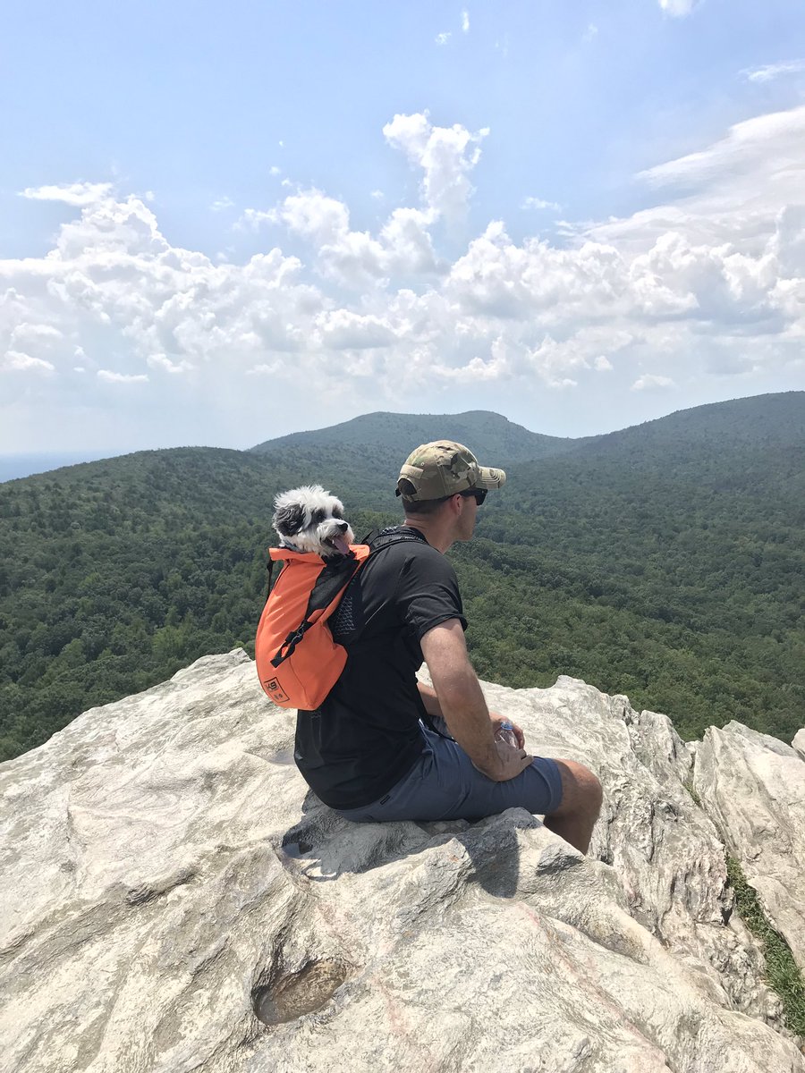 H2O_SportsMD's tweet photo. โOn top of the world, looking down on creation...โ. #ontheedge #freeloader #stormfronts #HangingRock https://t.co/zDau534tZV