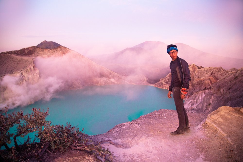 iammarkdizon's tweet photo. Try something new in life ❤️
Watch my vlog on how I climbed Mt. Ijen, an active volcano that produces a blue fire.
Subscribe to my @YouTube
https://t.co/zSAmJsD9cK
#markgoesto #mtijen #volcano #vlog #indonesia #mountaineering #solotravel #love #hiking https://t.co/9CzS0e04gv