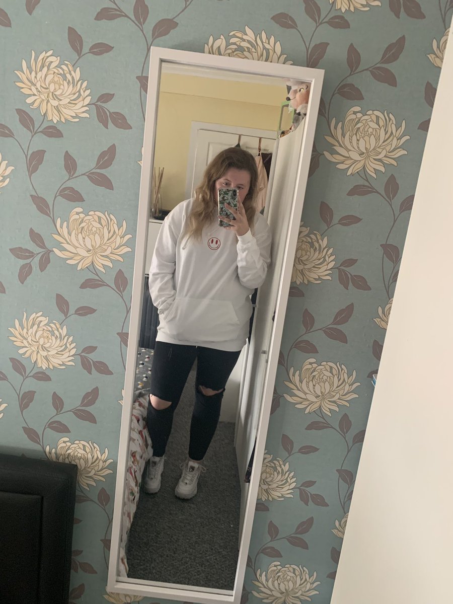_lionhxart's tweet photo. New @VIPERBRND hoodie is my new favourite😍🐍 https://t.co/7CPPpGgHEb