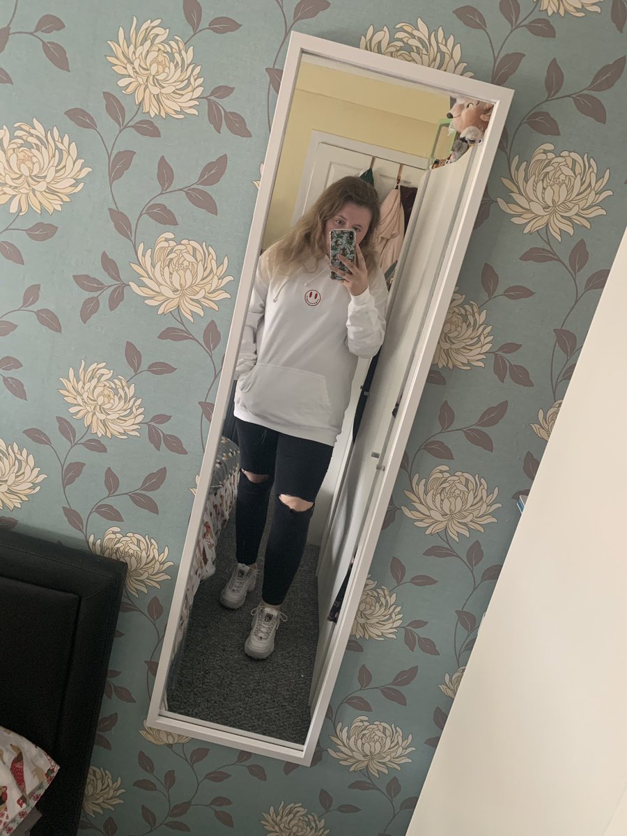_lionhxart's tweet photo. New @VIPERBRND hoodie is my new favourite😍🐍 https://t.co/7CPPpGgHEb
