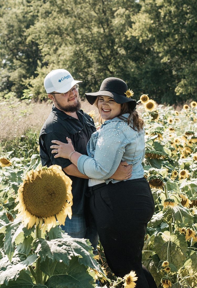 JosFlowerCo1's tweet photo. Here are just a few of the gorgeous pictures that were taken this weekend at the sunflower field! Make sure you hit up Sarah Kate Photos if you want some beautiful photos done! https://t.co/O2iTwJQtkT