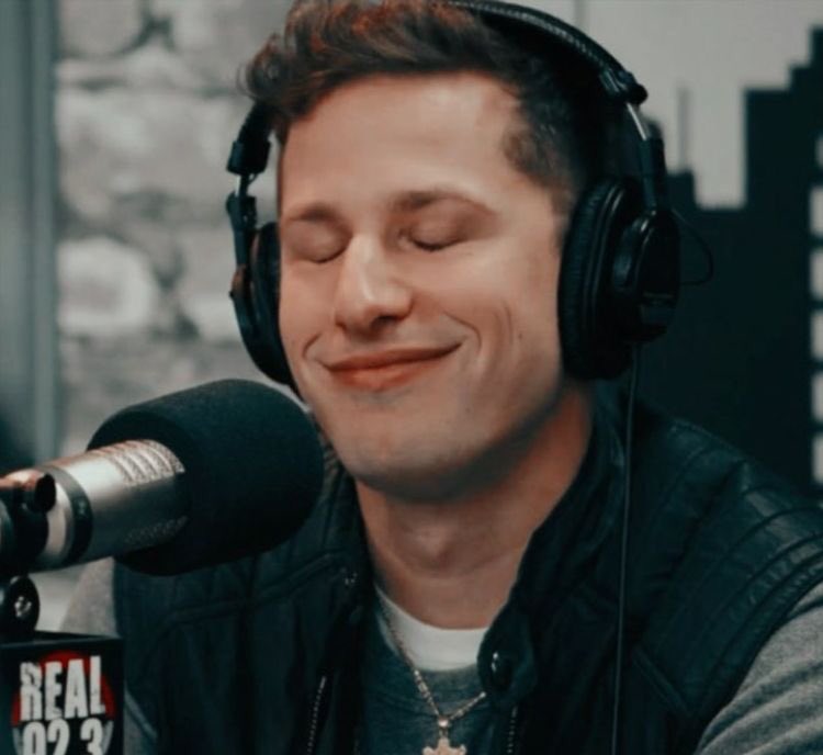 Happy birthday to my man Andy Samberg 