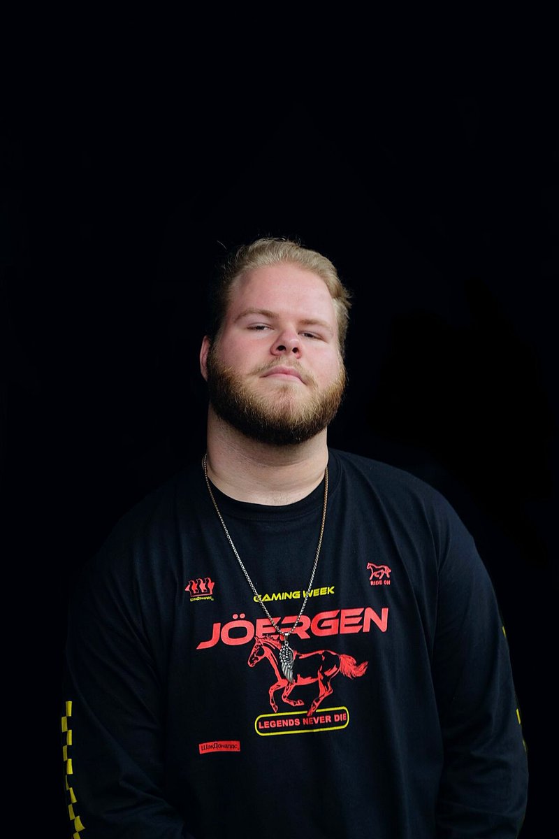 RealDanteBeatz's tweet photo. Had a lil photoshoot today since the merch came early 😊 @pewdiepie https://t.co/i66qM25ppD