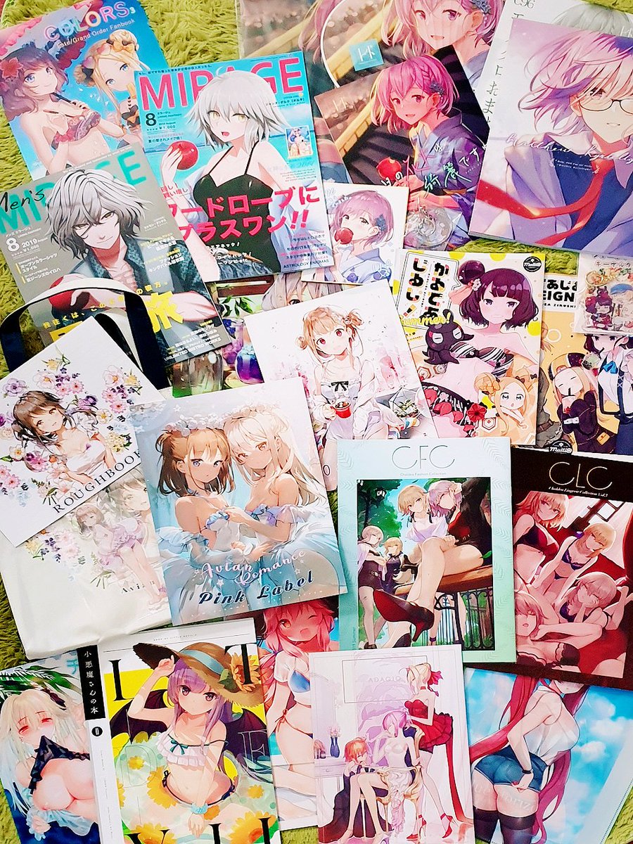 ①友達と絵師さんたちと交換しました本です。ご挨拶できてそして交換できて嬉しいです!🙏✨
Books &amp; goods I traded with friends &amp; illustrators.

②メロンととらとコミケで買った本です!✨
Books I bought in melon, toranoana &amp; comiket. 