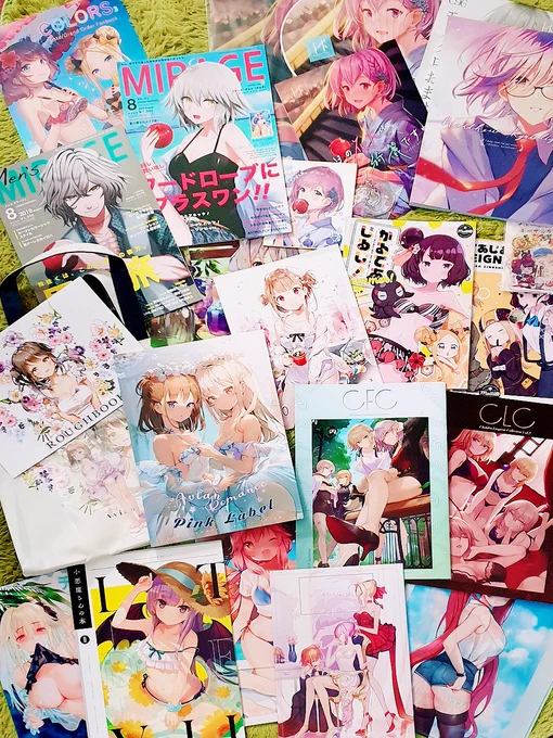 ①友達と絵師さんたちと交換しました本です。ご挨拶できてそして交換できて嬉しいです!🙏✨
Books &amp; goods I traded with friends &amp; illustrators.

②メロンととらとコミケで買った本です!✨
Books I bought in melon, toranoana &amp; comiket. 