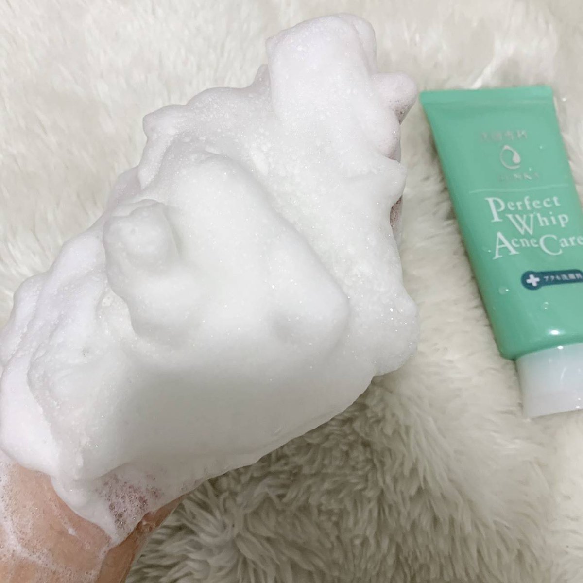 aaoyyaoyy's tweet photo. วิปโฟมล้างหน้าใหม่จากเซนกะ! SENKA Perfect Whip Acne Care หลอดน้ำเงินฮิตไม่พอยังส่งออกหลอดเขียวมาอีก ใช้ดีมากมายย เหมาะกับคนเป็นสิวและลดโอกาสการเกิดสิวได้ด้วย ออยรู้สึกว่าใช้แล้วผิวสะอาดมากๆ ราคา 179 บาทค่า 💙
 #ไว้รีวิวห้ามขายของโว้ยย #วิปโฟมสำหรับคนเป็นสิว https://t.co/jubxWU0OPt