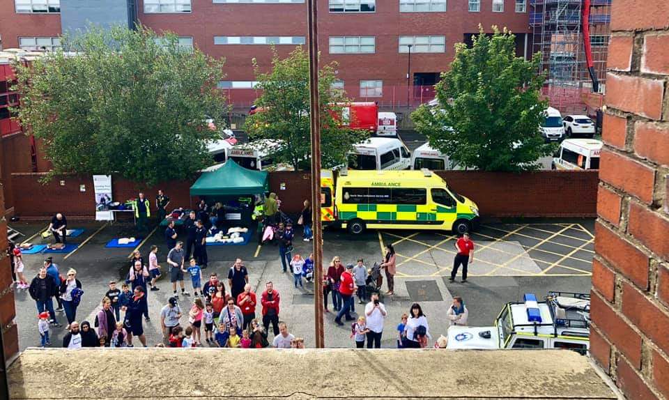 AmandaWFR82's tweet photo. Thanks for the invite @FireBolton! Another great open day with @BoltonMRT @policepandaimp @Colin34377077 ❤💚💙 Many new #LittleLifeSavers made, #Pandamedic, best part-shaking the hands of a family we taught #CPR & #Choking to after a scary episode with +ve outcome days earlier! https://t.co/VT6c7nhqSs