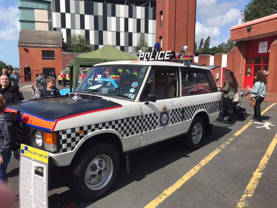 AmandaWFR82's tweet photo. Thanks for the invite @FireBolton! Another great open day with @BoltonMRT @policepandaimp @Colin34377077 ❤💚💙 Many new #LittleLifeSavers made, #Pandamedic, best part-shaking the hands of a family we taught #CPR & #Choking to after a scary episode with +ve outcome days earlier! https://t.co/VT6c7nhqSs