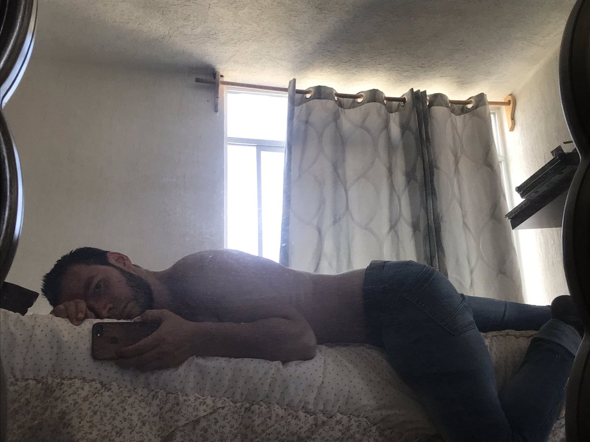 ivanmilv's tweet photo. Noches https://t.co/7MstOWrs63