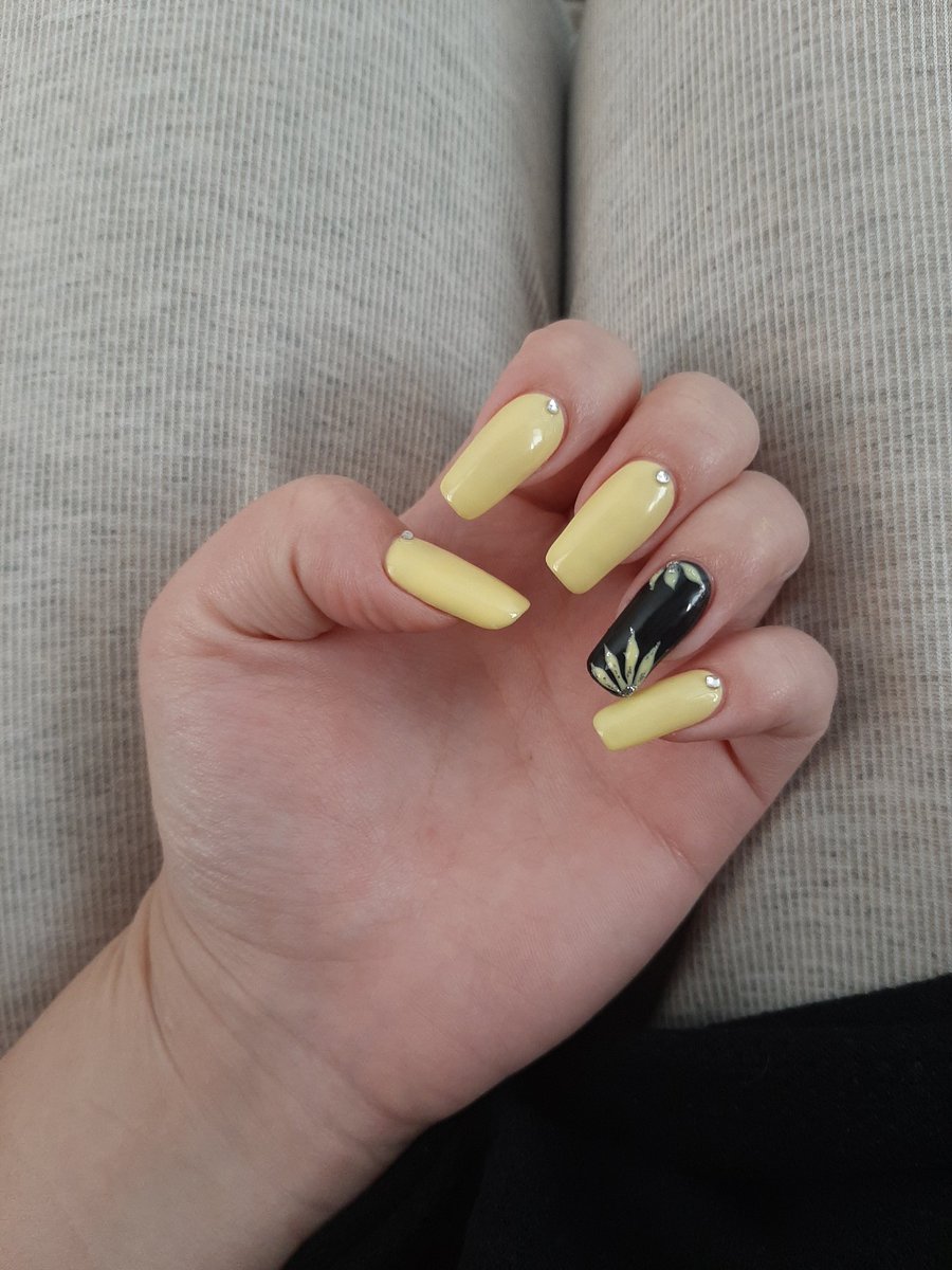 Minii uuriin huvii hairlaj urguuldag hums shuu
Atgaad hairlaj yvbal yvaarai hoishdoo 🤣