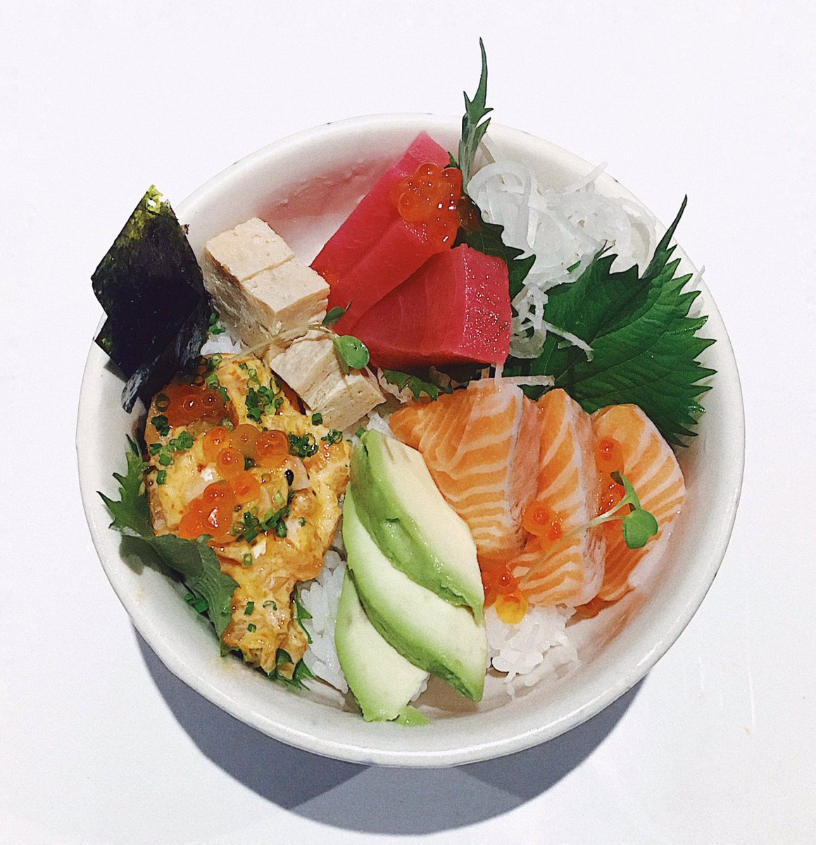 shraddhauchil's tweet photo. #EatingOutTip If you like sushi and ever happen to find yourself at Izumi, Bandra, ask your server if you can have the sashimi don. It’s an off-the-menu item and is fairly pricey at ₹1.2k a portion (the cost of two plates of maki), but I promise you, it is all kinds of magical. https://t.co/XV54SfyuT0