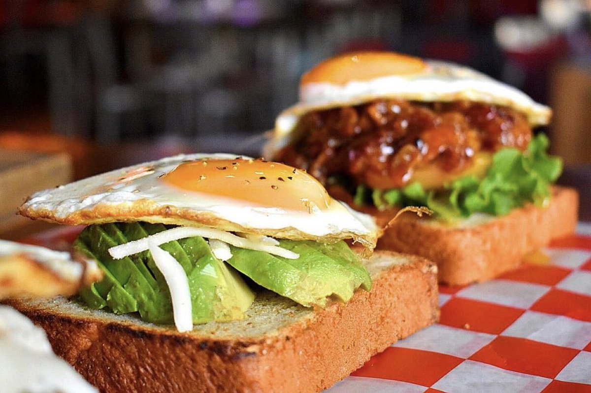 🥑It’s Sunday, it’s Funday...let’s #BRUNCH! 🍾 #publichouseftl #fortlauderdale #fortlauderdalebeach #fortlaud #ftl #eeeeeats #avocadotoast #lasolas